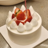[홍대] 피오니 : 홍대 합정 딸기케이크 유명한 카페