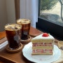 [옥포 카페] 송해공원 딸기 케이크 맛있는 카페 웜브리즈