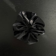 JENNE SILK SCRUNCHIE