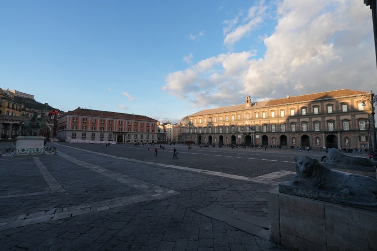 〔나폴리〕 플레비시토 광장 (Piazza del Plebiscito. 국민투표 광장)