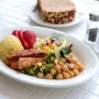 체지방 빼는 식단: 통밀식빵이랑 닭가슴살 샐러드