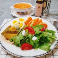 [집밥일기] 홈브런치/ 호박즙, 달걀, 샐러드, 고구마, 천혜향