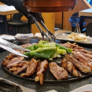 인천 부평역 닭갈비 맛집 팔각도. 정말 친절한 직원들이 직접 구워주는 닭 숯불구이. 부모님과 가기 좋아요.