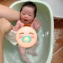 신생아 목욕 주기, 탯줄이 붙어있는, 떨어진 아기 목욕방법 소개