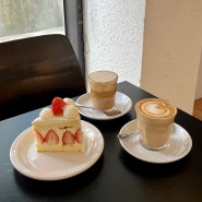 [무너미] 케이크로 독특하고 유니크하면서 화려한 색감의 작품을 선보이는 수유역 카페