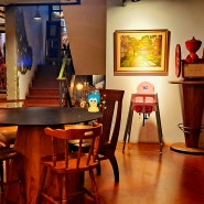 은은한 조명, 이색 소품을 볼 수 있는 이천 베이커리카페 이진상회