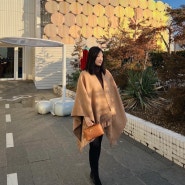 봄오오티디 OOTD 펜디 판쵸 코디. 고급스럽고 우아한 판초 추천-막스마라. 브루넬로 쿠치넬리. 파비아나 필리피. 버버리. 죠셉. 가브리엘라 허스트 세일