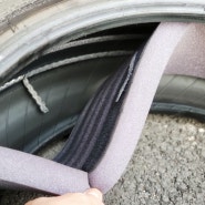 타이어 공명음을 줄여주는 흡음재 이탈 사례