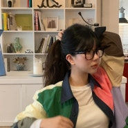 젠더리스 브랜드 익조 바이 이센트릭(IKJO by ECCENTRIC) 멀티 컬러 셔츠 자켓 with 여자 봄 코디.