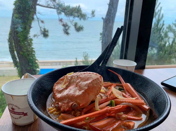 맛집 바다 보면서 먹는 홍게라면 최고~'나정에가면 경주감포점'