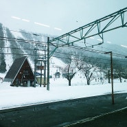 할매의 동일본 기차여행 / 현(縣)의 접경지역 쓰치타루역의 낮, 설국은 바로 여기.