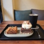 [용산/서빙고역 카페] 웨스트 빙고-크럼블 케이크와 브라우니가 맛있는 따뜻한 분위기의 디저트 카페