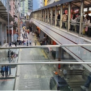 홍콩섬 센트럴역에서 미드레벨 에스컬레이터까지 가는 길에 만난 골목 시장