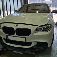 BMW F10 520D 배기 진동 소음 수리 플렉시블(자바라) 교체 작업기.