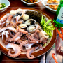 부산 수영 술집 푸짐한 해산물이 있는 신통영굴국밥