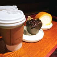 해머스미스커피 서울시립대점 커피 우유생크림롤 초코머핀 커피와 달달한 디저트가 있는 곳