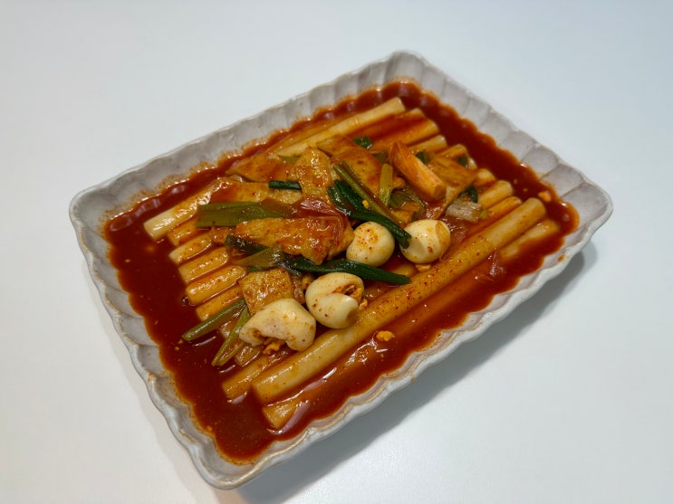 매콤달콤 소스에 간이 잘 베는 밀떡 떡볶이 _ 컵스낵 밀떡볶이 밀키트 제품 : 네이버 블로그