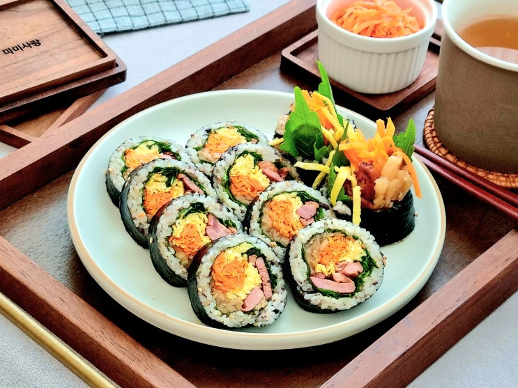 이색김밥 훈제오리 묵은지 김밥 만들기 재료 깻잎김밥 당근 계란 김밥 레시피 요리 : 네이버 블로그