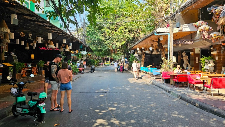 방콕 보원니웻 사원, 차나 쏭크람 사원, 카오산 로드, 상웻 사원, 짜....
