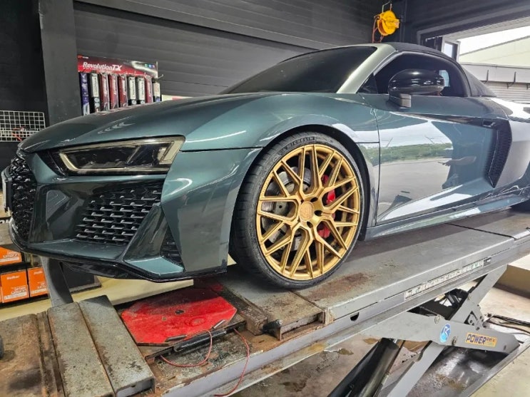 AUDI R8 스파이더 미쉐린 PS4S 타이어 교체 작업[평택 타이어, 송탄 타이어, 안성 타이어] : 네이버 블로그