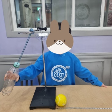 신정동초등영어학원 호기심을 자극하는 과학실험 RSS 대표 이미지