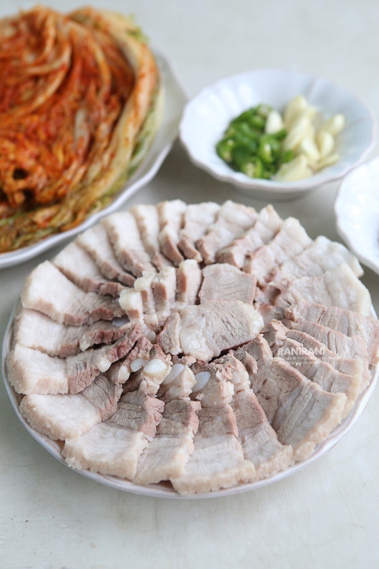 김장철 빠질수없는 돼지고기 수육레시피 촉촉하게 통삼겹 삼겹살 수육 삶는법 : 네이버 블로그