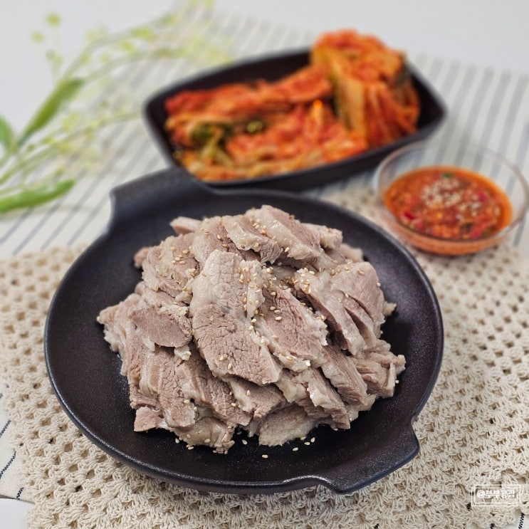 돼지고기 수육 삶는법 간단 가브리살 보쌈 만들기 새우젓 양념장 만드는법 : 네이버 블로그