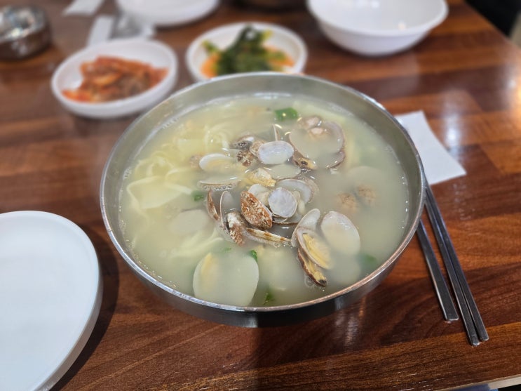 기업도시맛집 시원한 국물과 쫄깃한 면발이 맛있는 [ 바지락칼국수 ] : 네이버 블로그