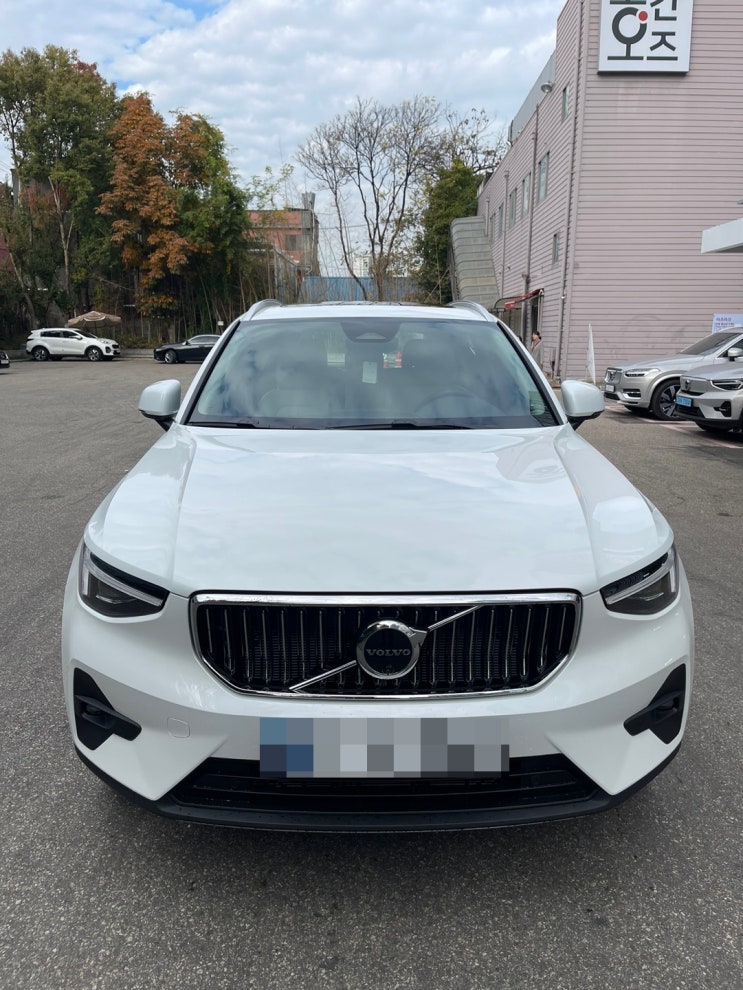 [VOLVO] 볼보 2025 XC40 B4 AWD ULT B / 197마력 / 크리스털 화이트 / 수입 소형 SUV 판매량 1위 ...