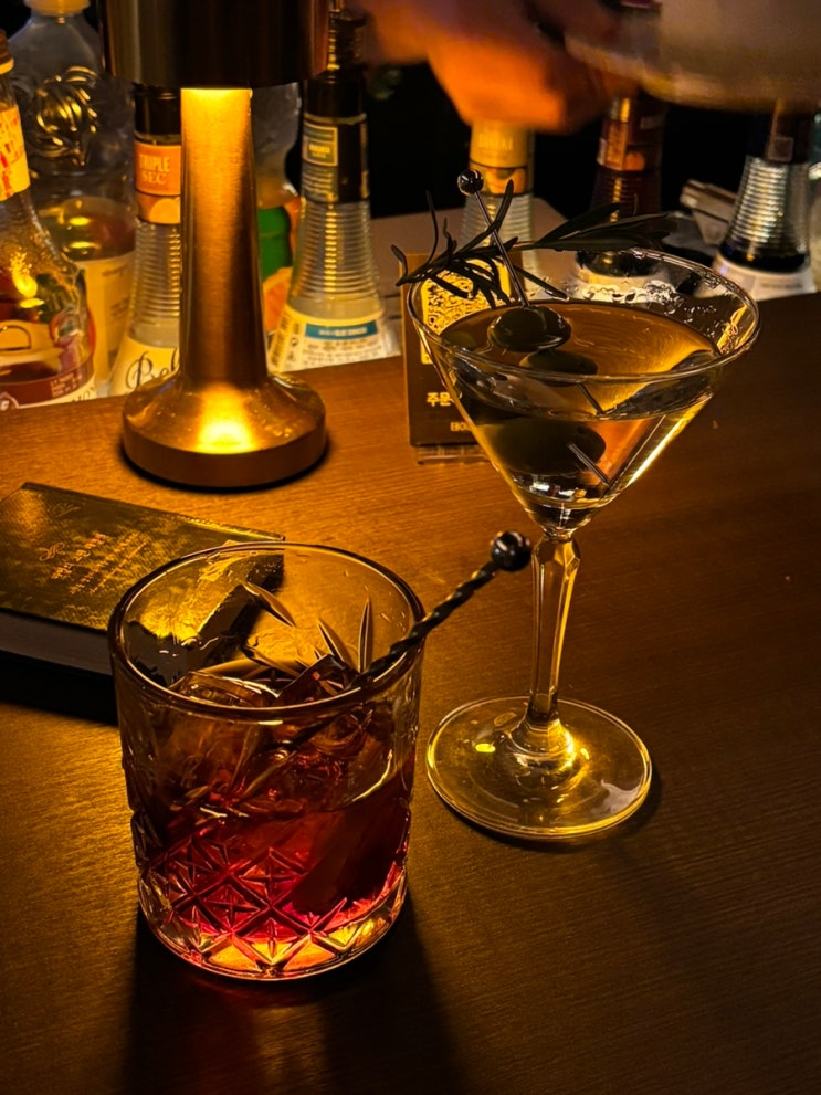 Blending Bar Music