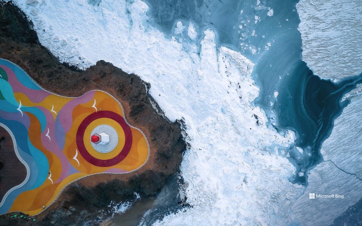 중국, 다롄 보시아완공원의 결빙된 바다와 등대(The frozen sea and the lighthouse, Dalian ...