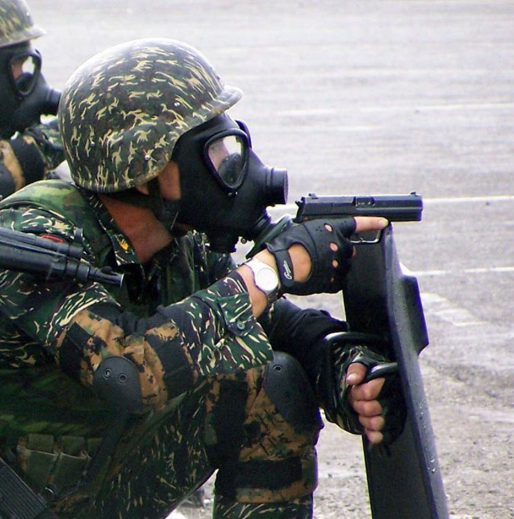 HK USP 권총을 갖춘 타이완 해병 특근대 요원(2009년) : 네이버 블로그