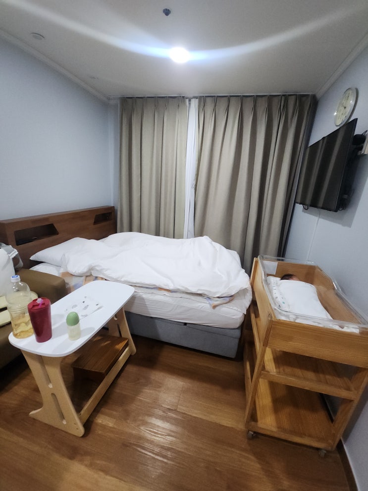 객실,침대,아기침대,나무가구