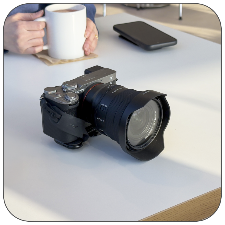 소니 A7C2 가벼운 입문자용 풀프레임 미러리스 카메라와  SONY FE PZ 16-35mm F4 G렌즈 조합