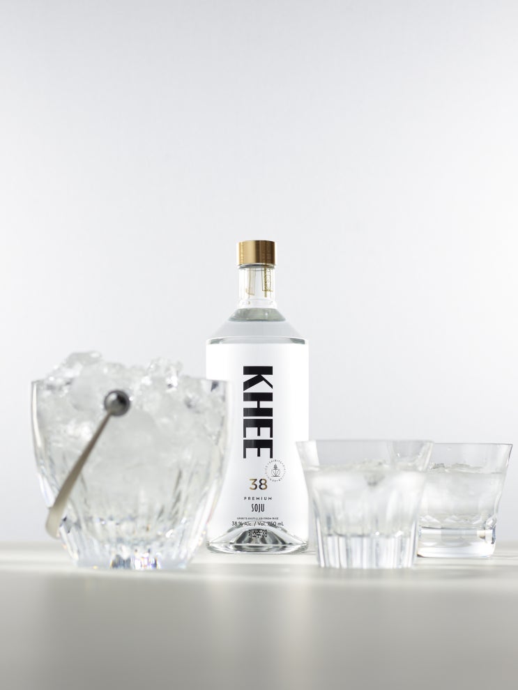 한국계 문화 셀렙 에바 차우의 프리미엄 소주 브랜드 ‘키(KHEE)’ : 네이버 블로그