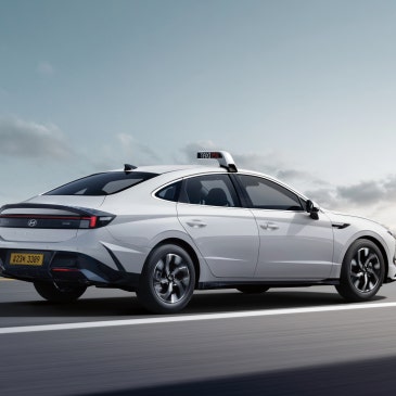 현대차, 2025 쏘나타 택시 출시! "카카오 택시 앱 순정 디스플레이에 연동!"