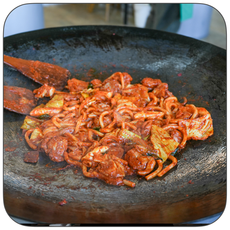 가평 솥뚜껑만난닭 솔직 후기 - 하늘숲빌리지 글램핑 가기 전 들른 최고의 닭갈비 맛집