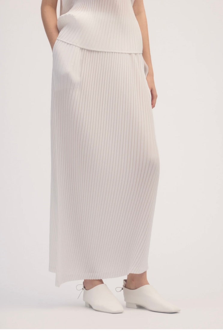 Shadow Study Pleats Solid Top main image 1