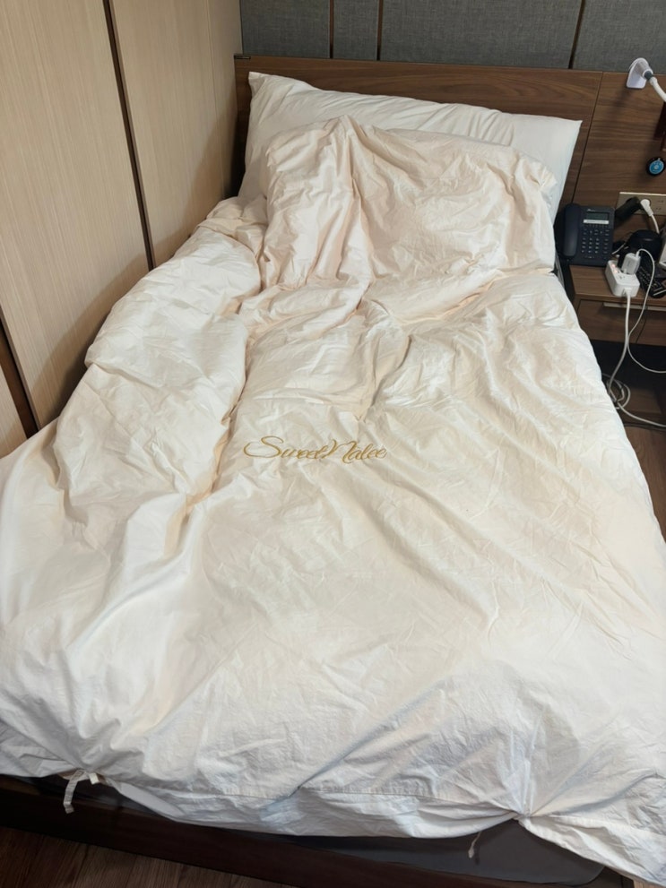 객실침대,Sweet Nalee로고,침구
