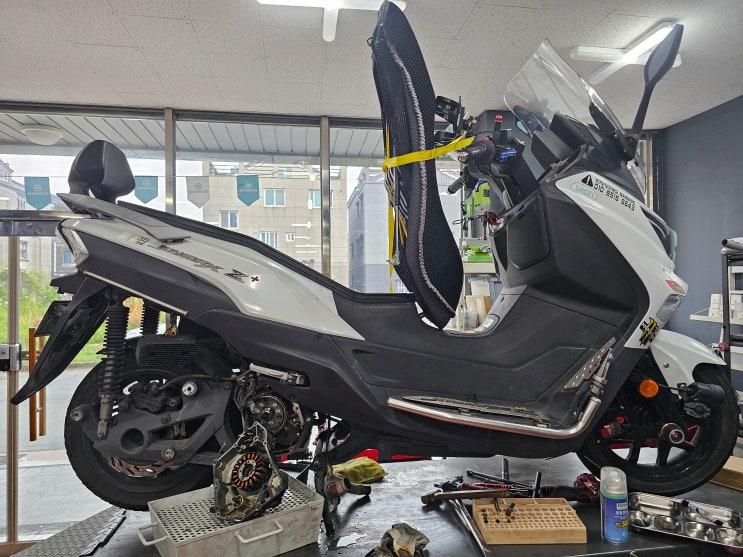 SYM 조이맥스 Z+ 300 제너레이터,레규레이터 교체 : 네이버 블로그