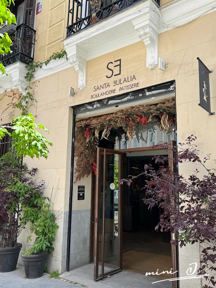 스페인 여행 / 마드리드 왕립극장 근처 카페 추천 [Santa Eulalia Patisseri....