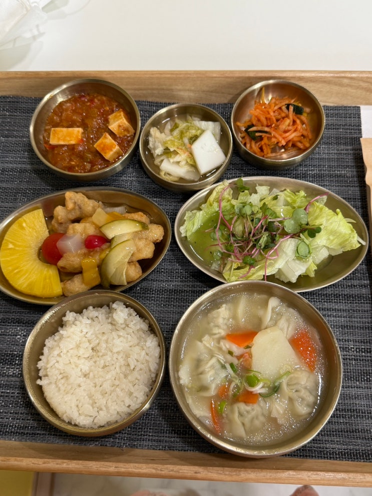 산모식단,한식트레이,만두국,반찬,조리원밥