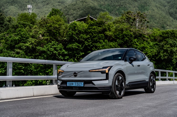 볼보 EX30 시승기, 작지만 펀드라이브 가능한 전기 SUV! : 네이버 블로그