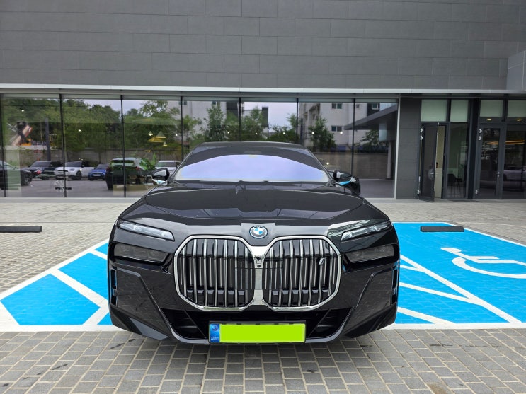 [출고기] BMW i7 eDrive 50 M Spt Limited_P2 블랙사파이어 / 아마로네 시트 | 조성범 SC (BMW ...