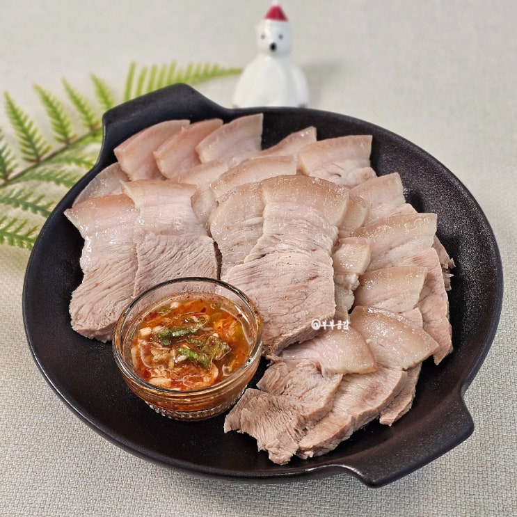 간단하게 돼지고기 수육 삶는법 앞다리살 수육 보쌈 레시피 새우젓 양념 소스 만들기 : 네이버 블로그