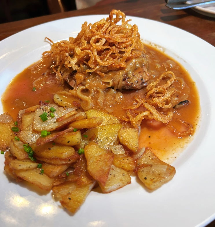 발리 사누르 맛집 아레나 펍 앤 레스토랑(Arena Pub & Restaurant)