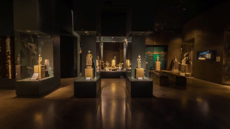 박물관 (MUSEUM)