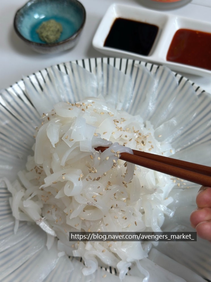 [제주 청년어부] 한치회 손질부터 맛있게 먹는 법까지 (남은 한치는 한치덮밥,한치숙회 활용) : 네이버 블로그