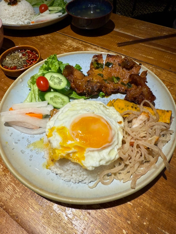 (베트남/다낭) 한시장 근처 로컬 돼지갈비 백반 ‘껌땀옵렛 1940’ 맛....