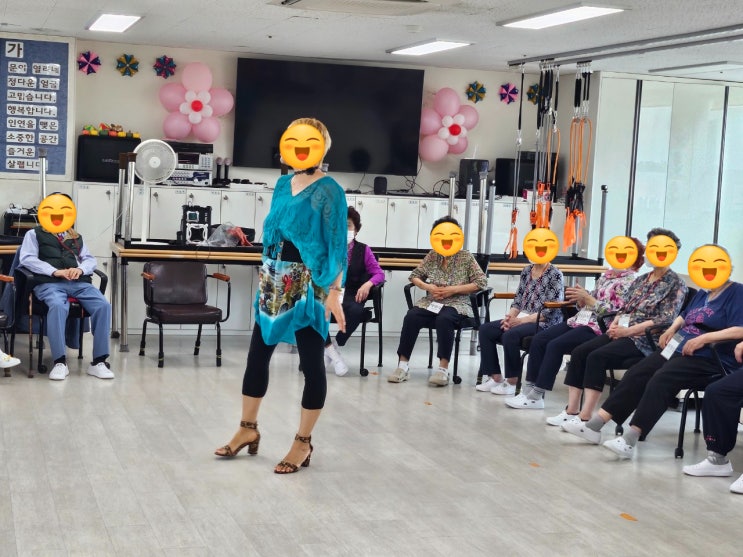 뇌활성화 위해 음악에 맞춰 손가락 손유희, 인지활동 : 네이버 블로그